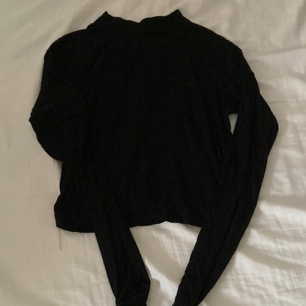 Mock neck long sleeve crop top